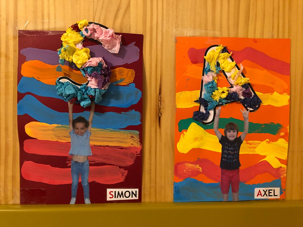 Les porte-manteaux des MS de la Maternelle - Lycée Français de Barcelone