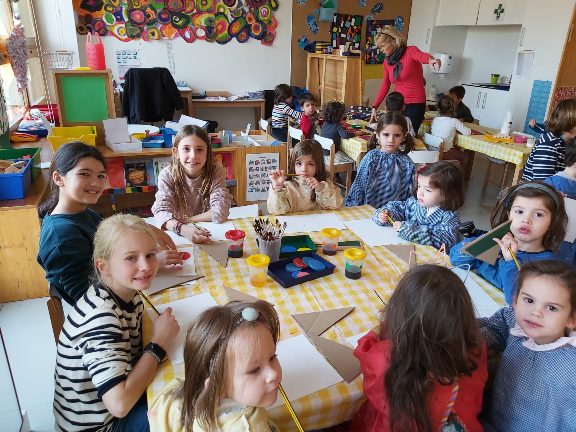 Les CM2-1 font la lecture aux tout petits - Lycée Français de Barcelone
